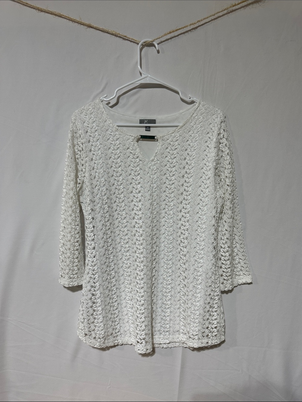 JM Collection Silver-White Crochet Keyhole Top 0103